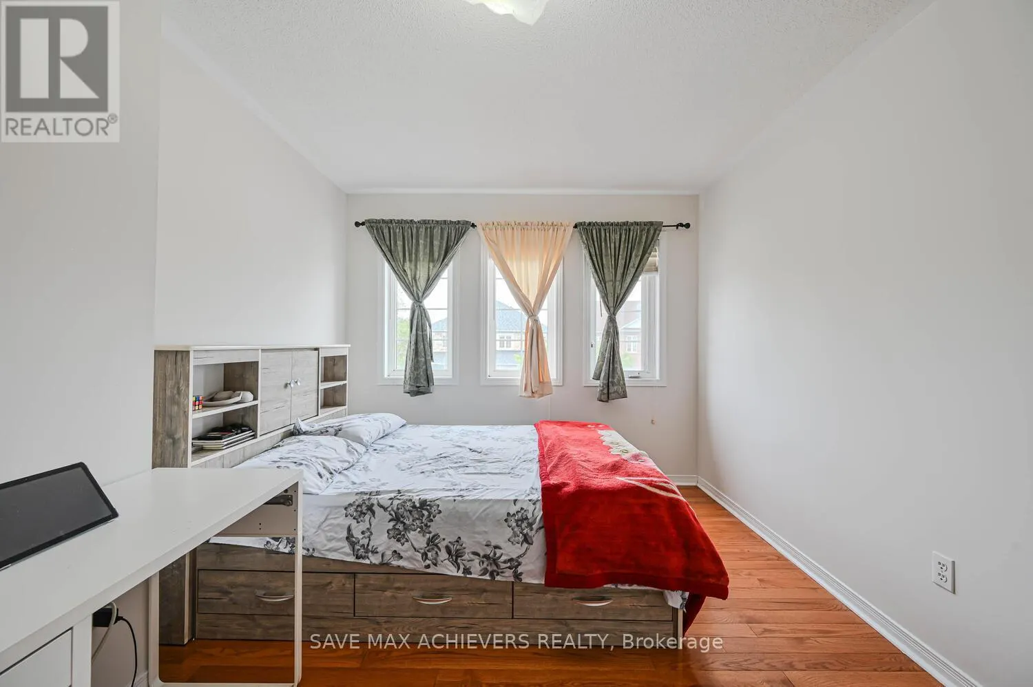 21 RIVERPLACE CRESCENT