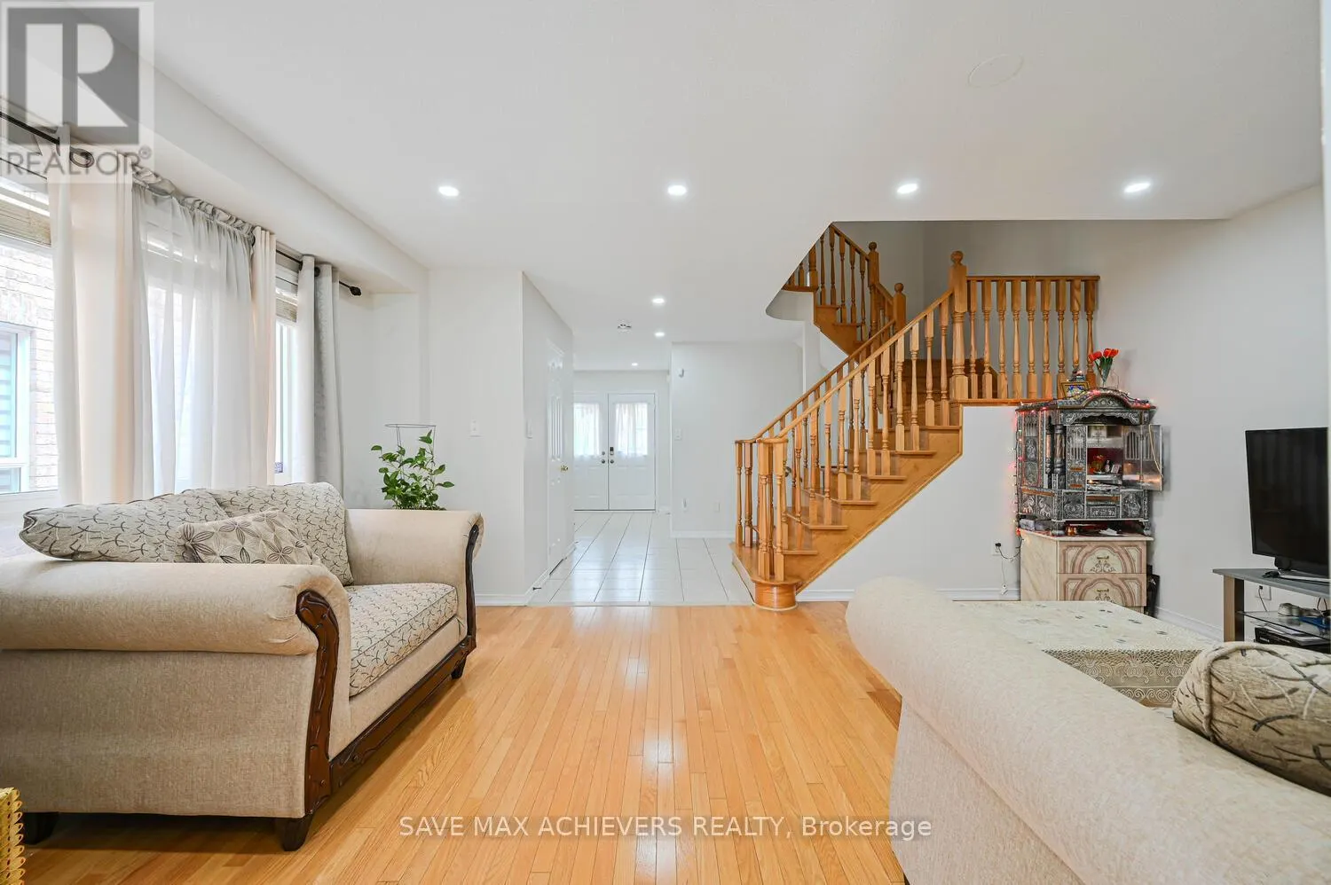 21 RIVERPLACE CRESCENT