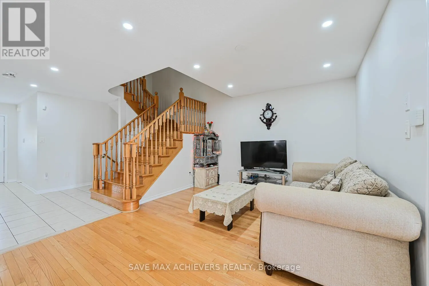 21 RIVERPLACE CRESCENT