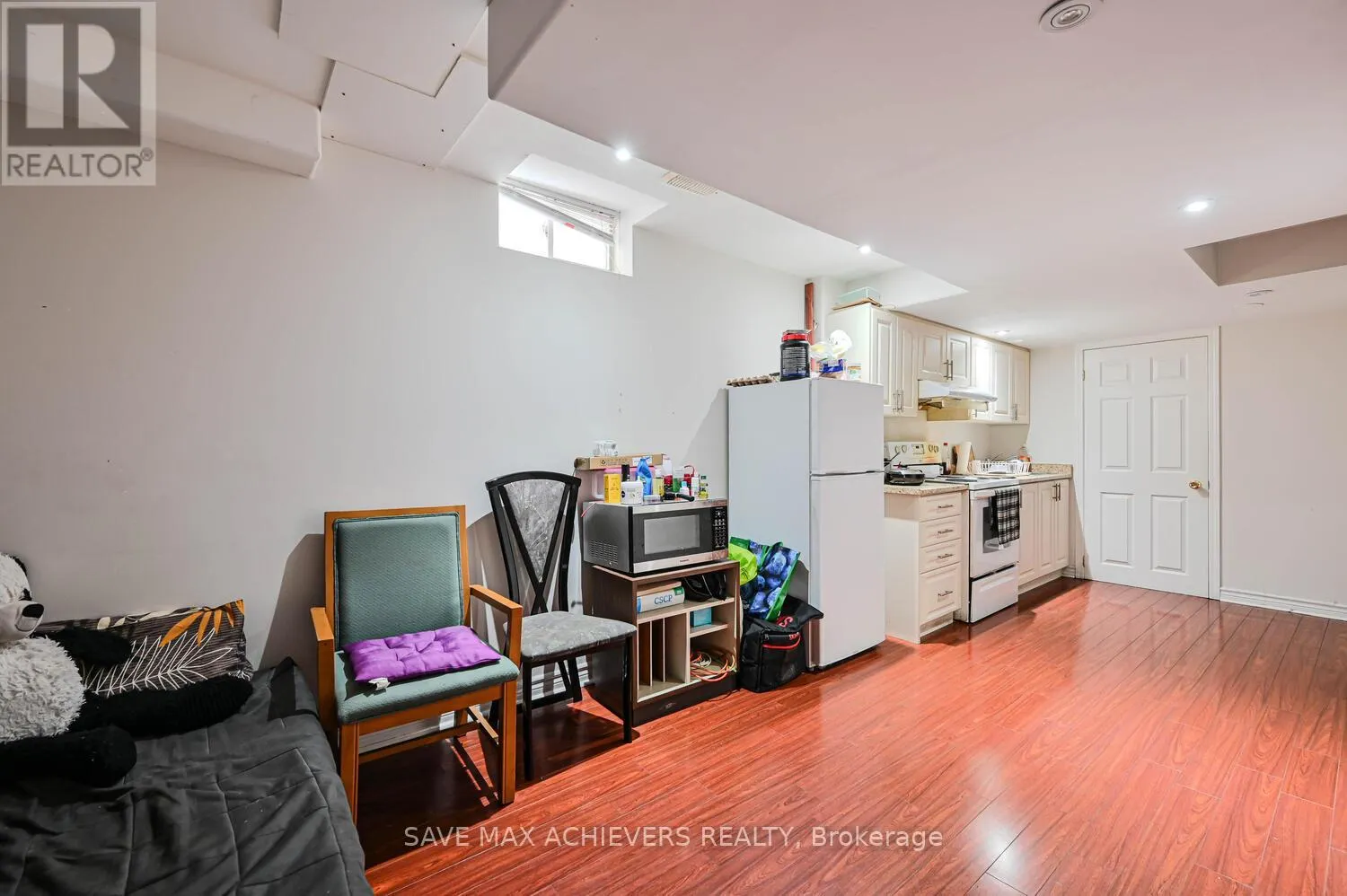 21 RIVERPLACE CRESCENT