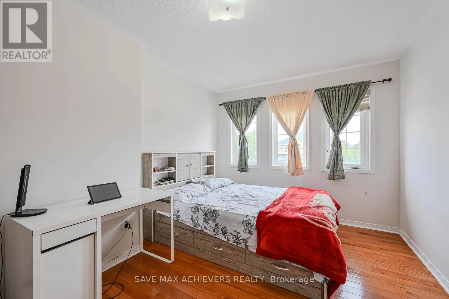 21 RIVERPLACE CRESCENT