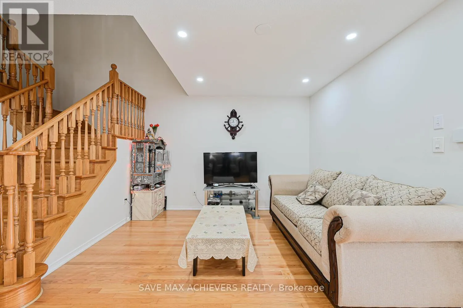 21 RIVERPLACE CRESCENT