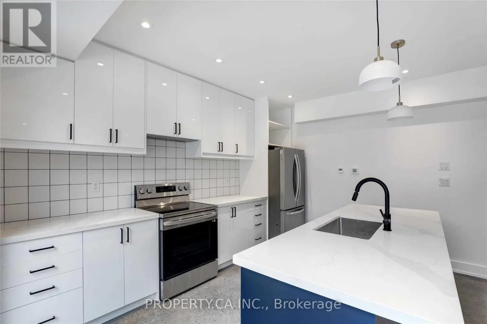 LANEWAY - 53 EVERSFIELD ROAD