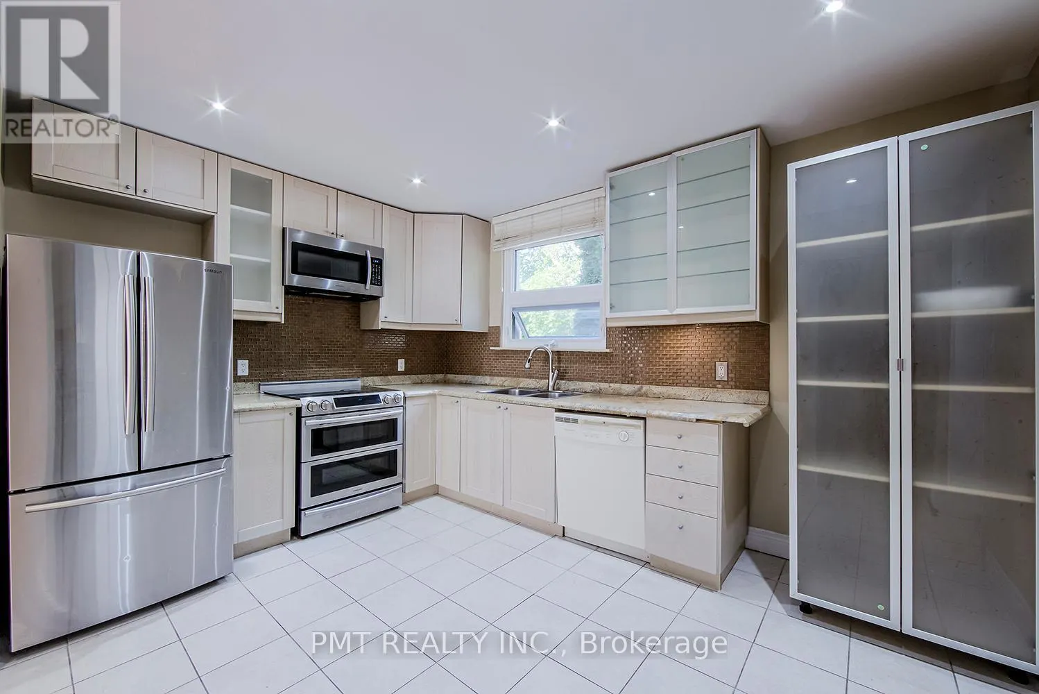MAIN - 39 WINDERMERE AVENUE