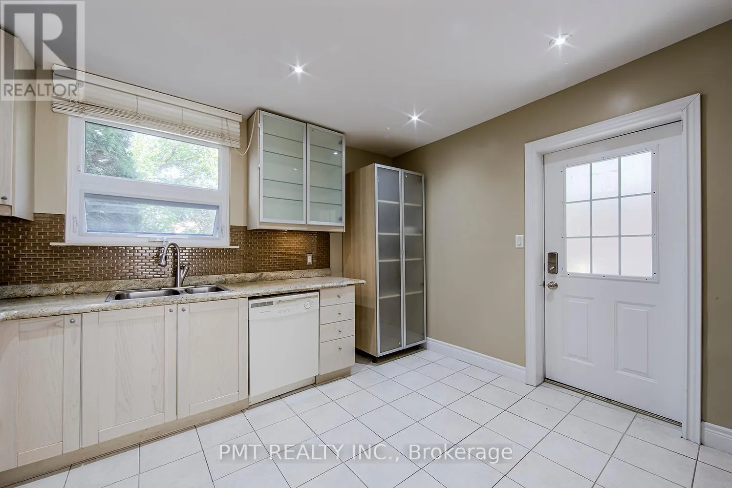 MAIN - 39 WINDERMERE AVENUE