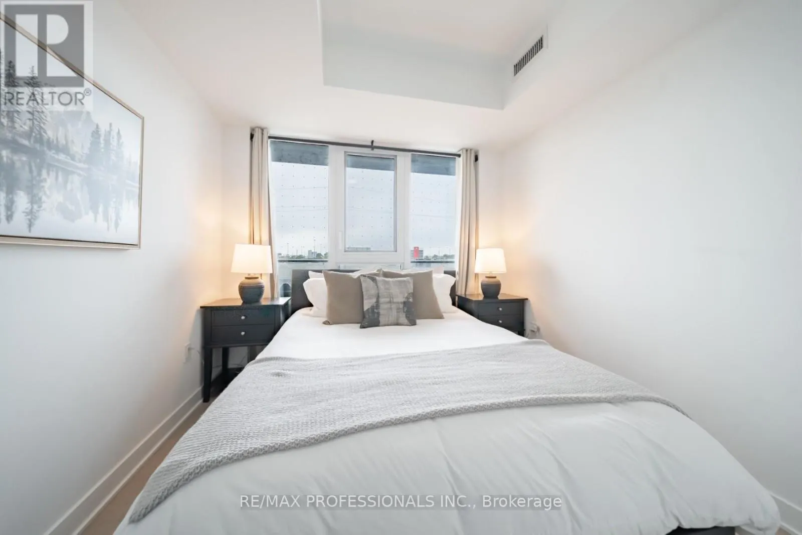 305 - 36 ZORRA STREET