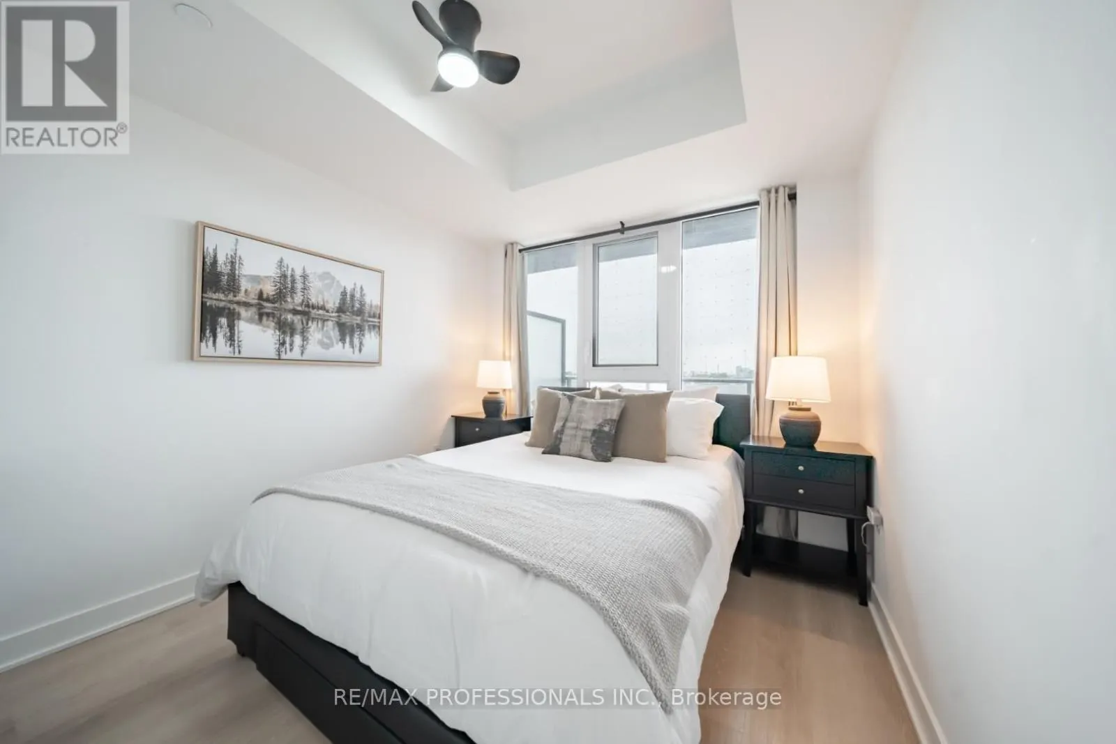 305 - 36 ZORRA STREET