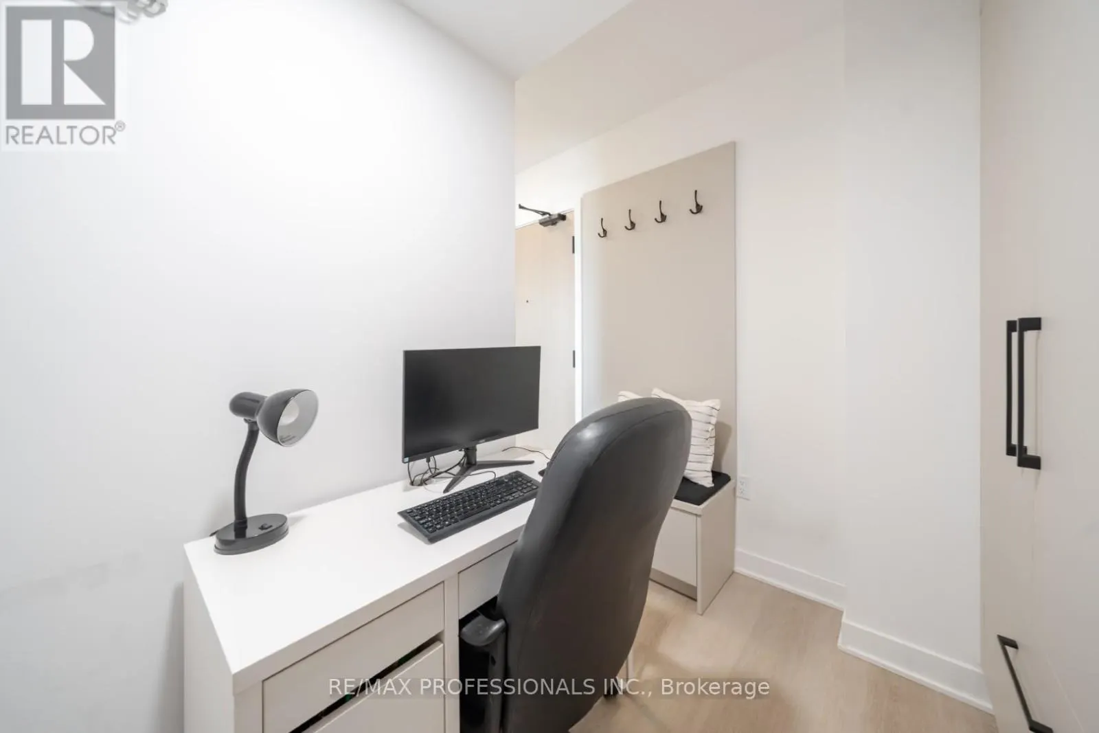 305 - 36 ZORRA STREET
