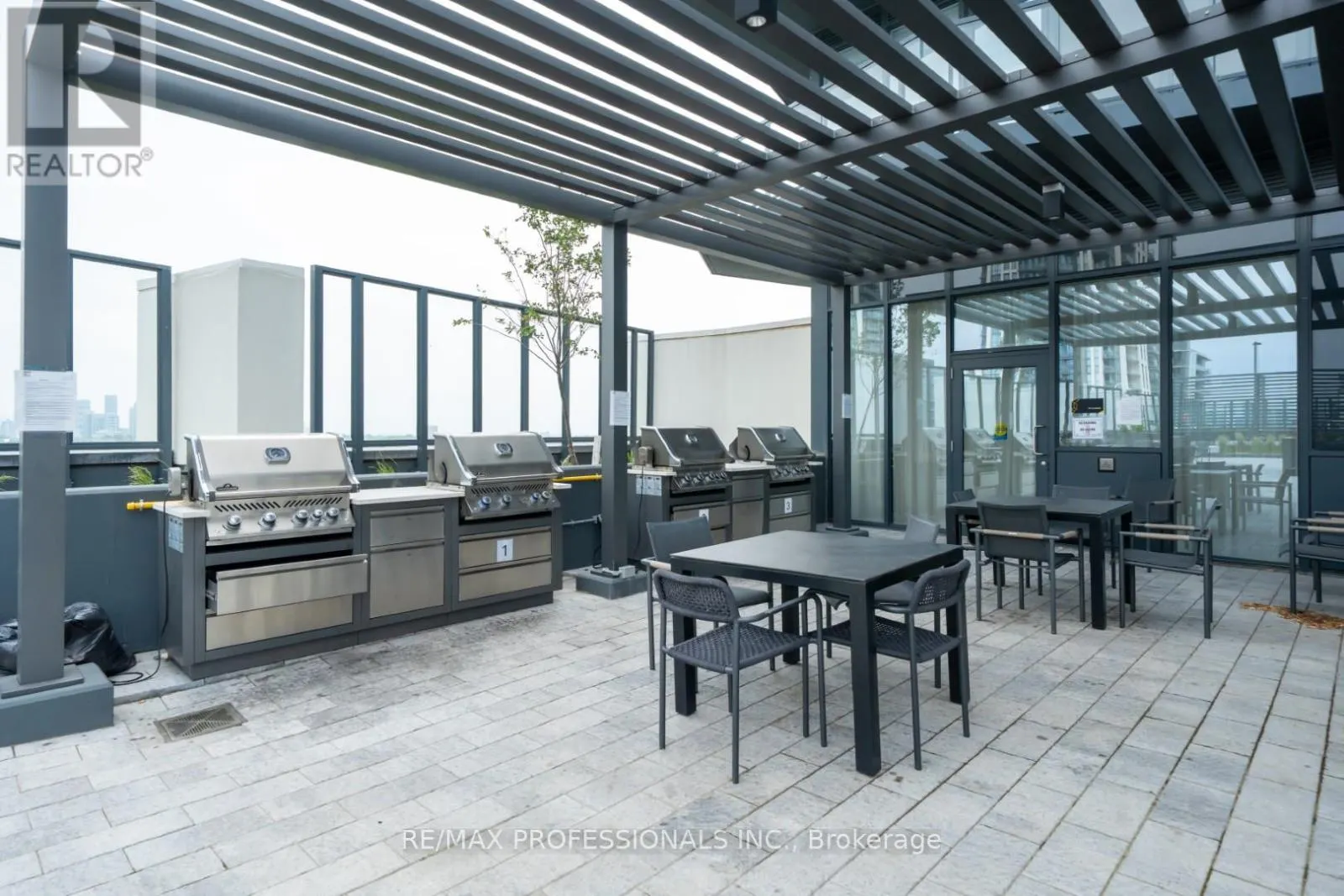 305 - 36 ZORRA STREET
