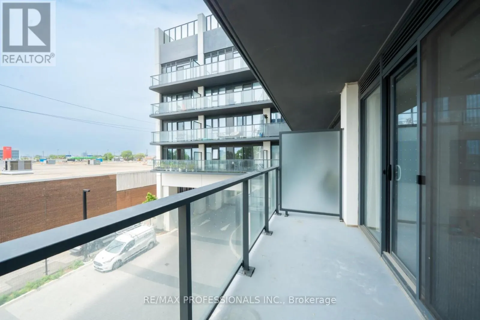 305 - 36 ZORRA STREET