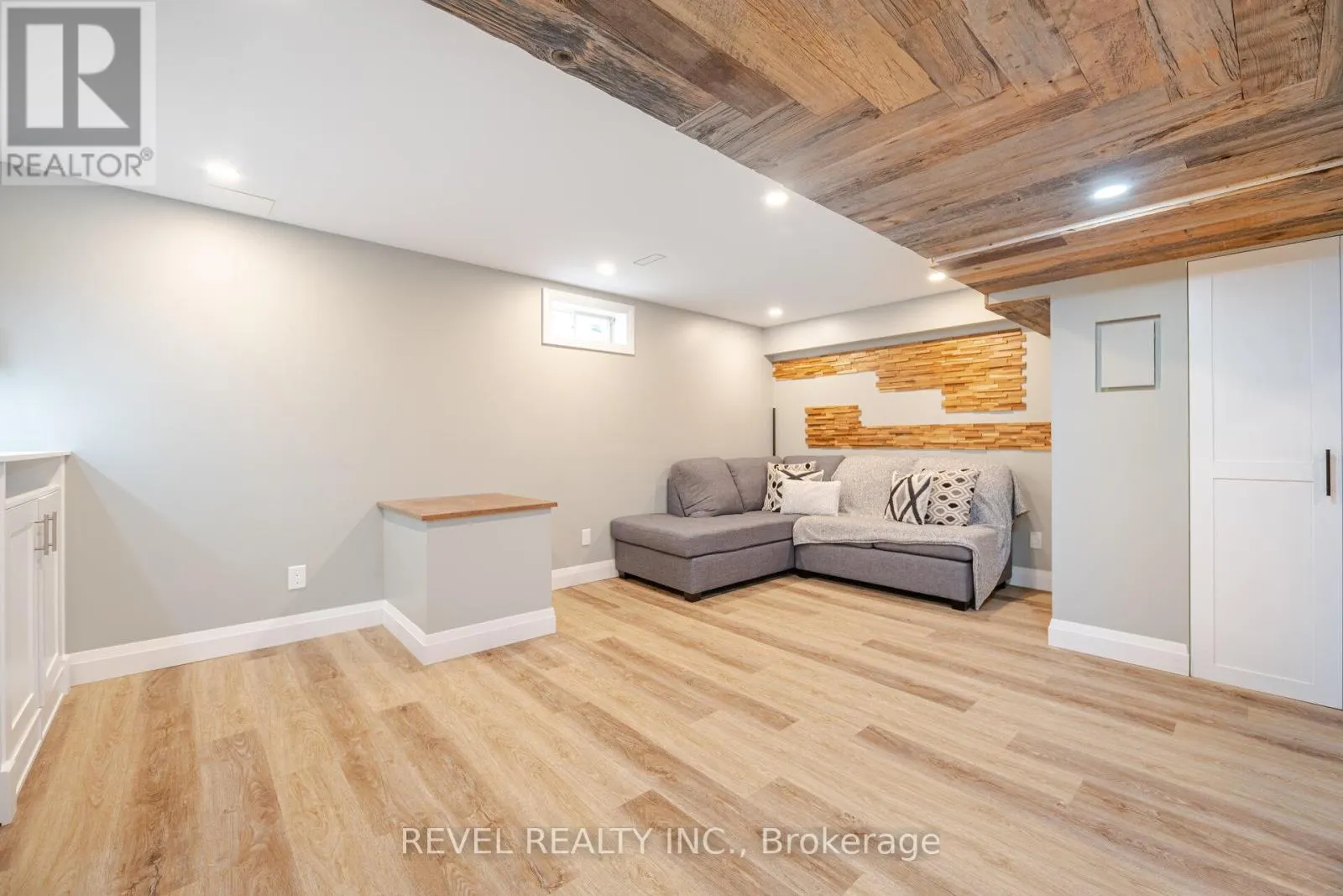 132 SWINDALE DRIVE
