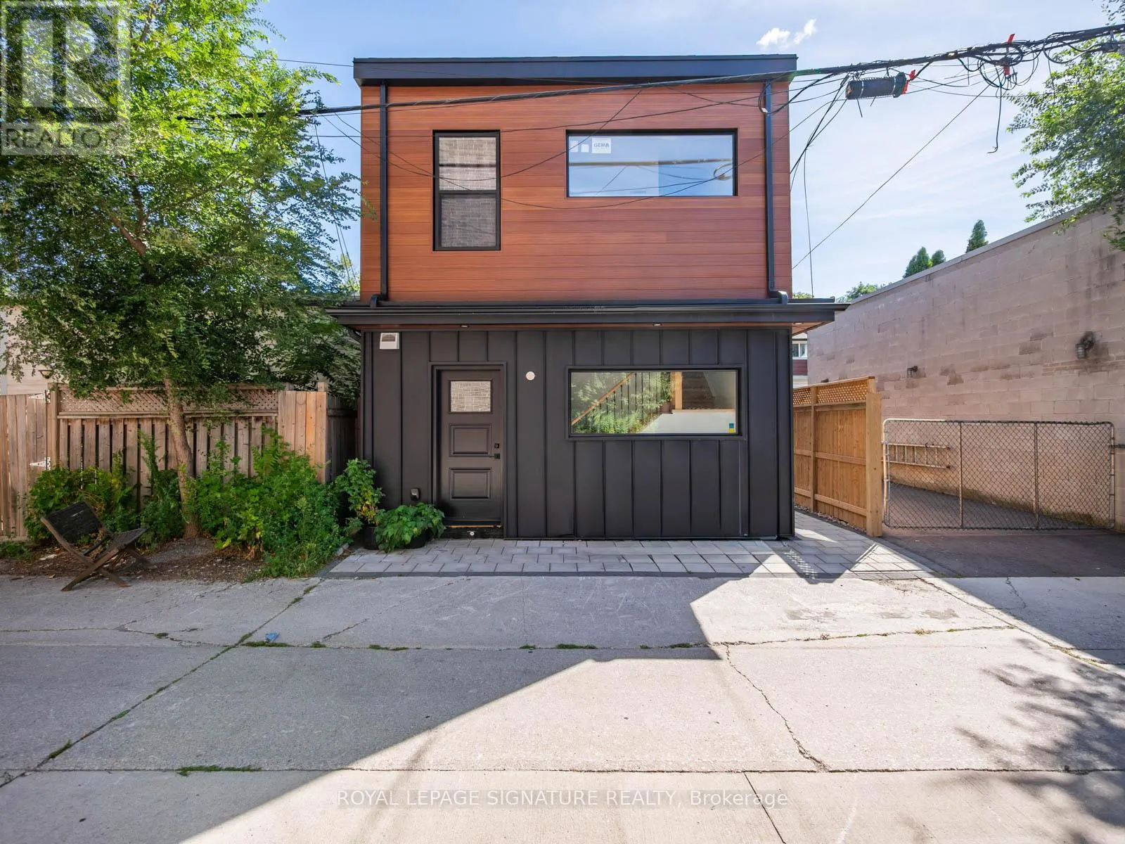 LANEWAY LOWER - 202 PERTH AVENUE
