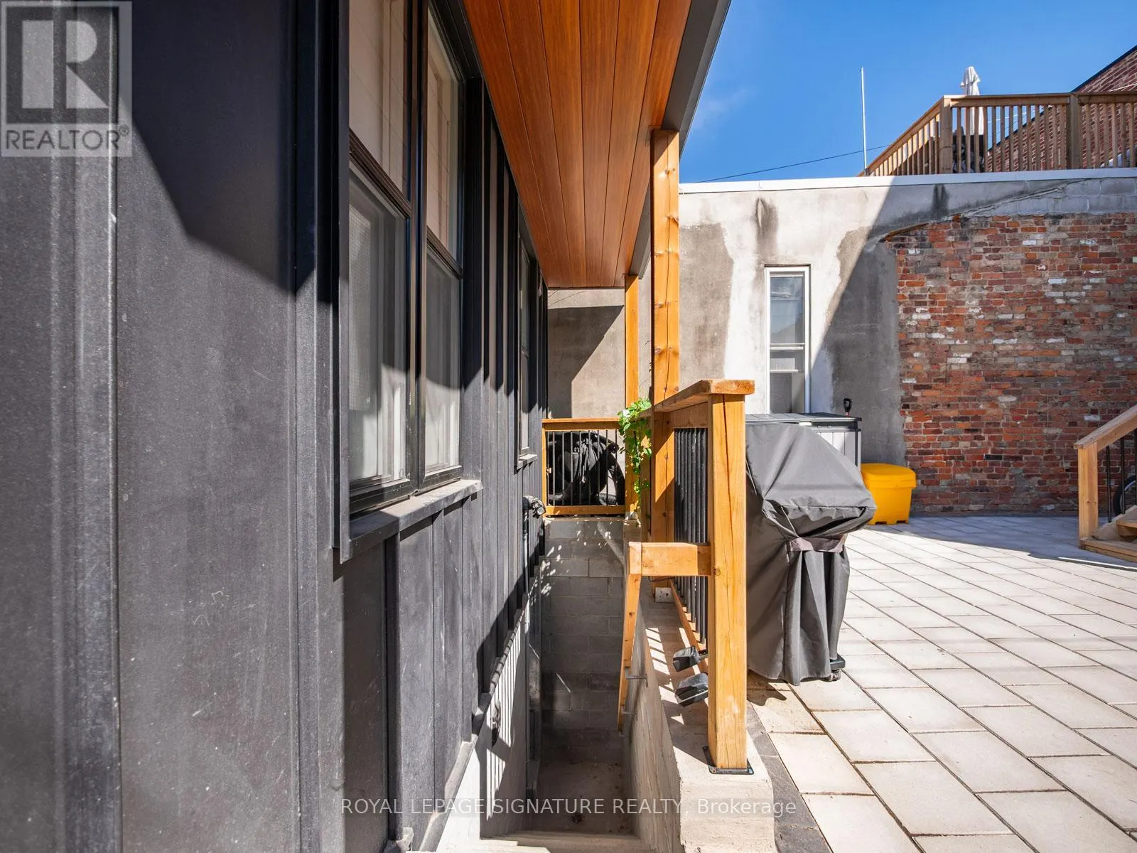 LANEWAY LOWER - 202 PERTH AVENUE