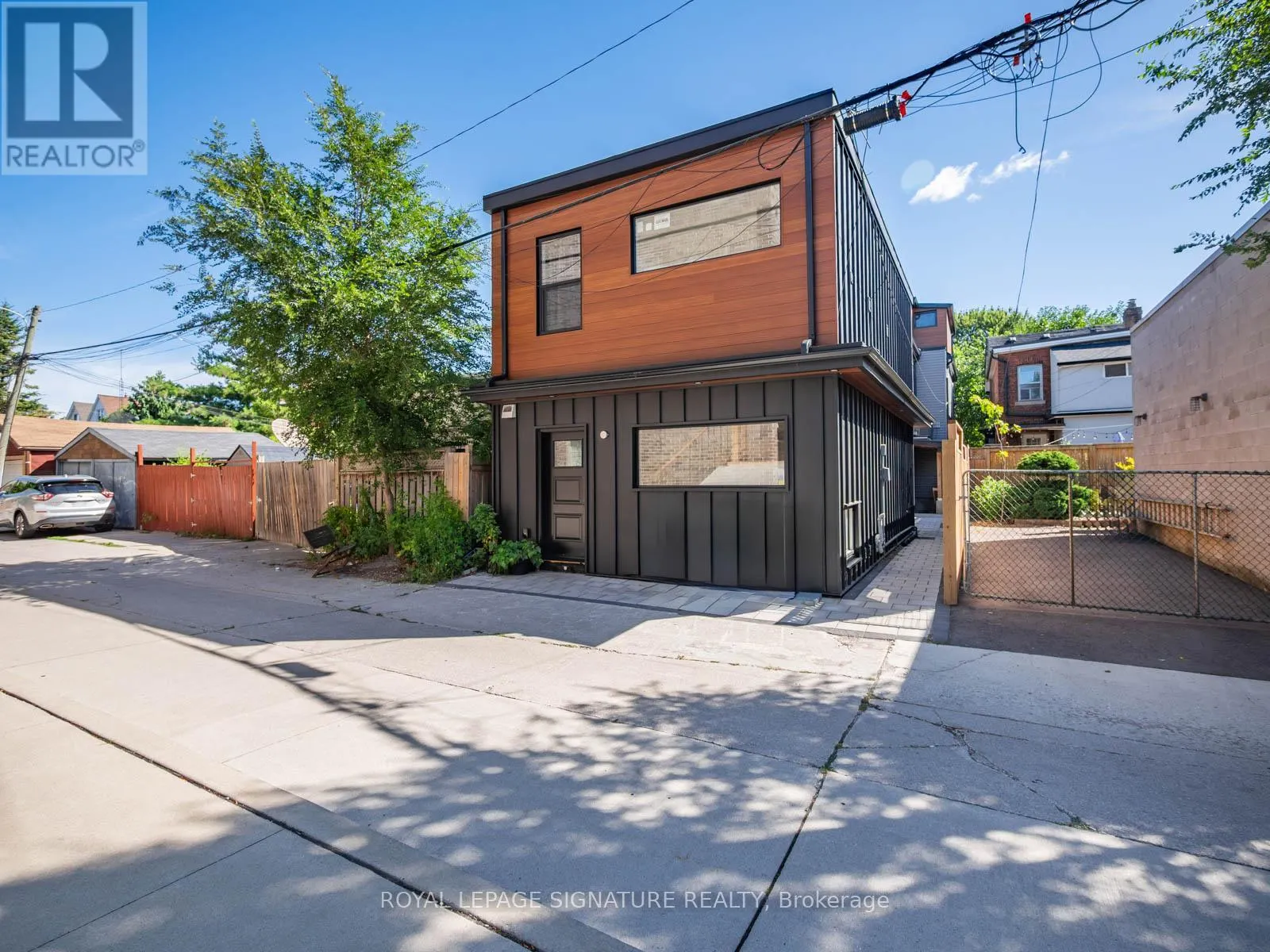 LANEWAY LOWER - 202 PERTH AVENUE