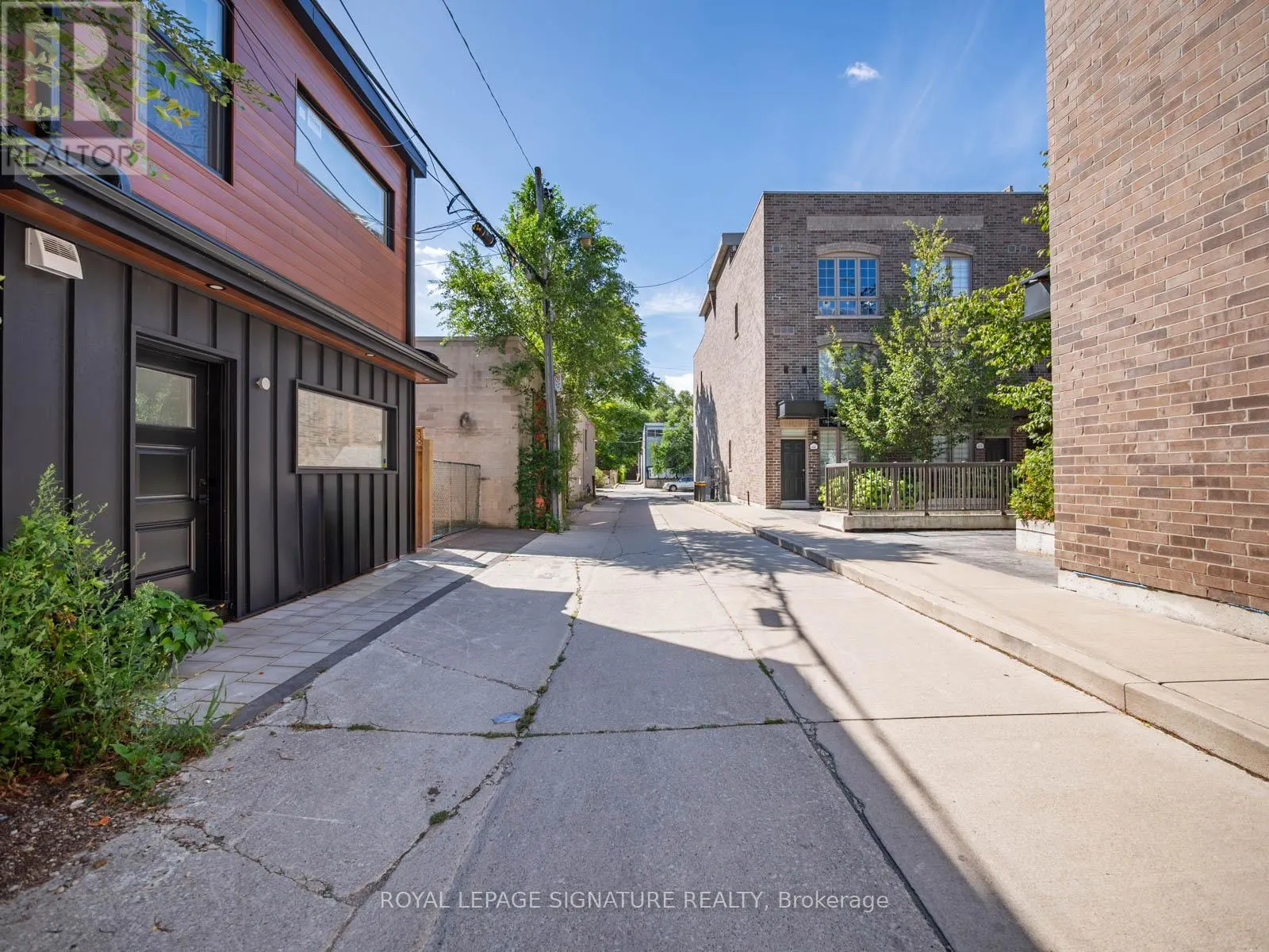 LANEWAY LOWER - 202 PERTH AVENUE