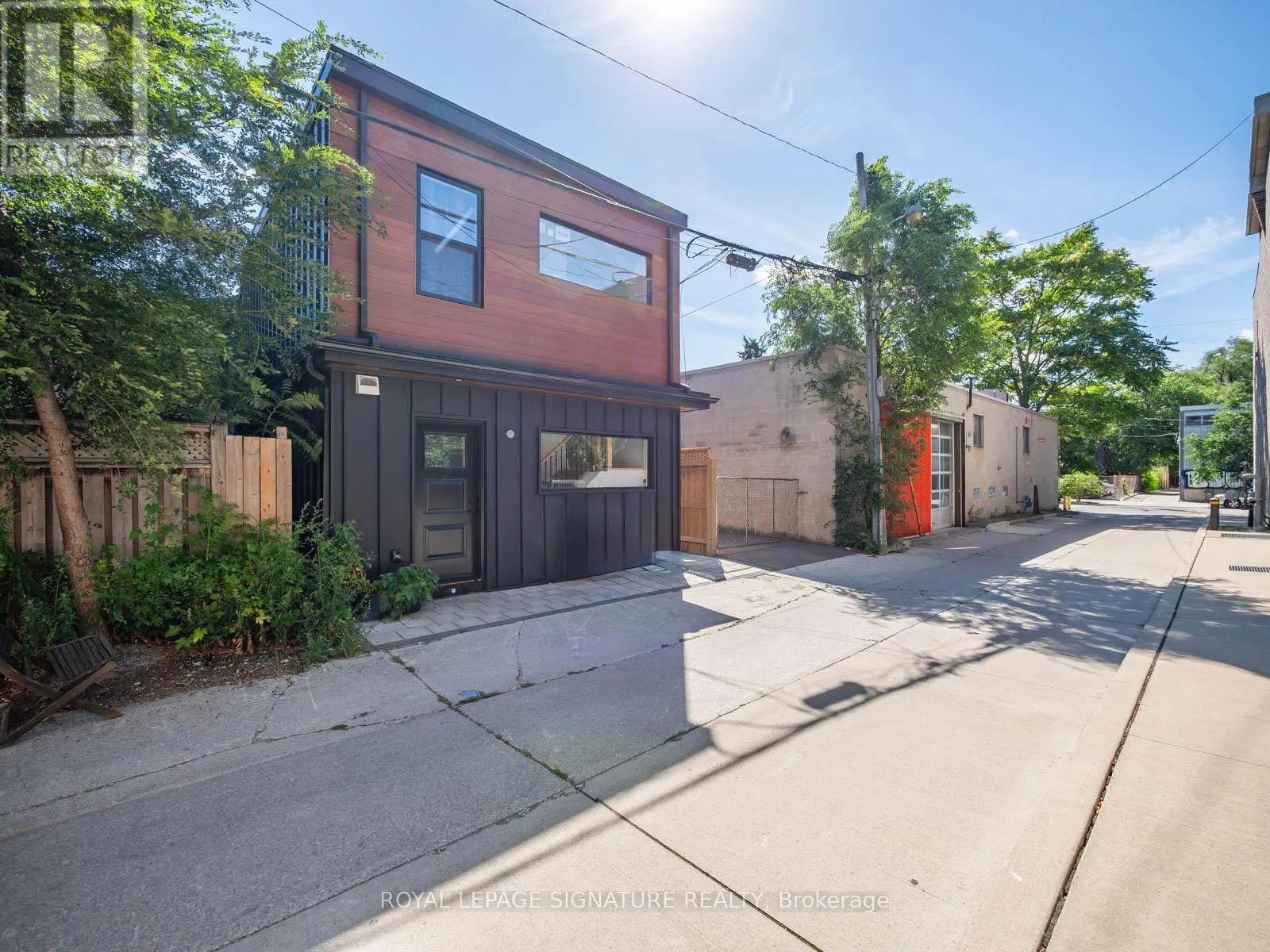 LANEWAY LOWER - 202 PERTH AVENUE