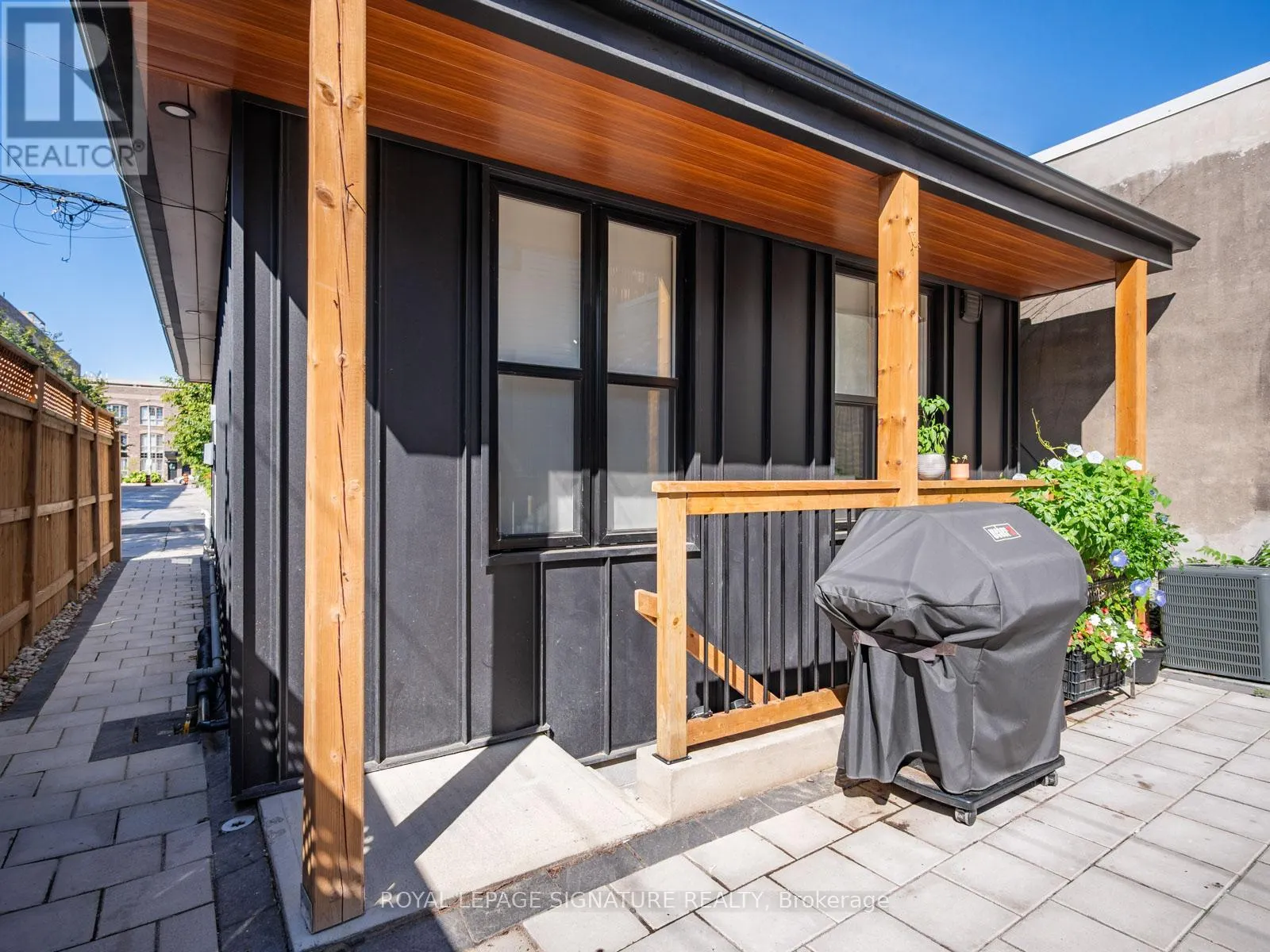 LANEWAY LOWER - 202 PERTH AVENUE