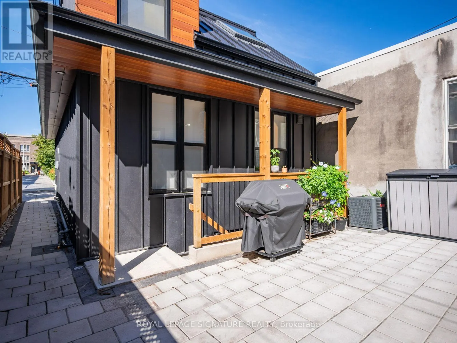 LANEWAY LOWER - 202 PERTH AVENUE