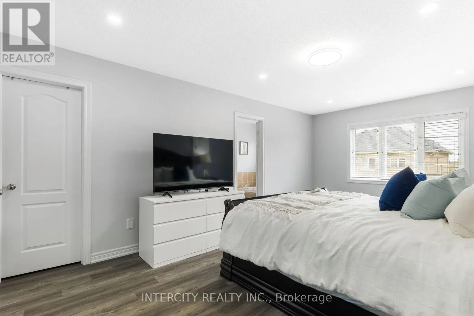 20 VANDERPOOL CRESCENT
