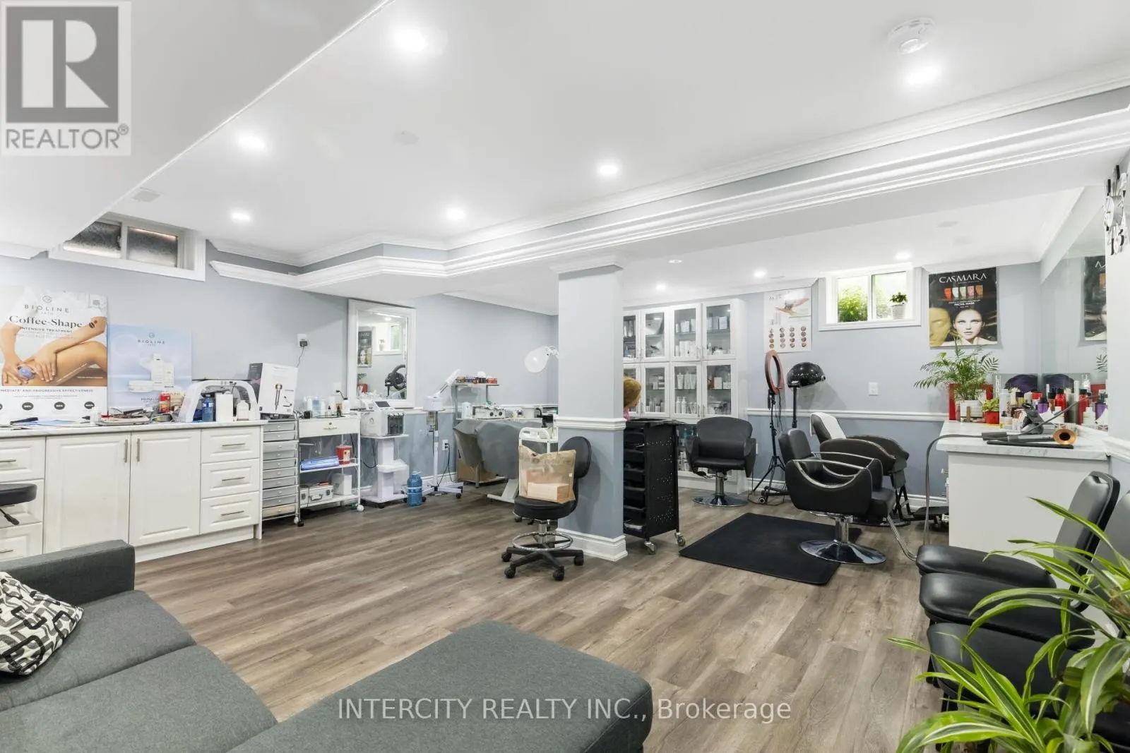 20 VANDERPOOL CRESCENT