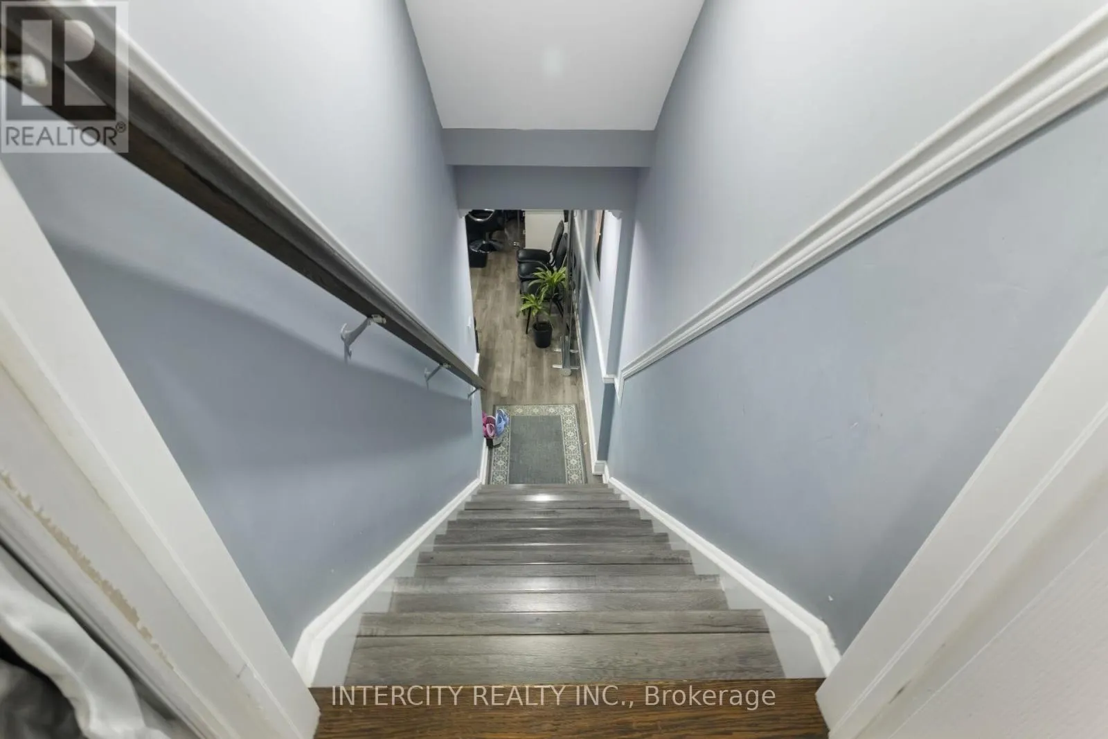 20 VANDERPOOL CRESCENT