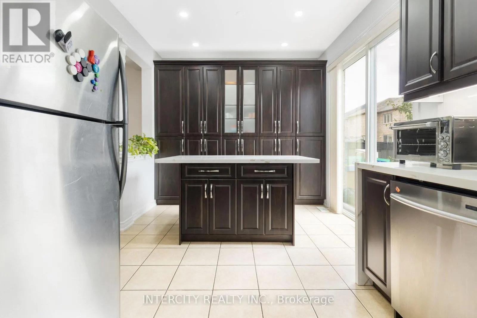 20 VANDERPOOL CRESCENT