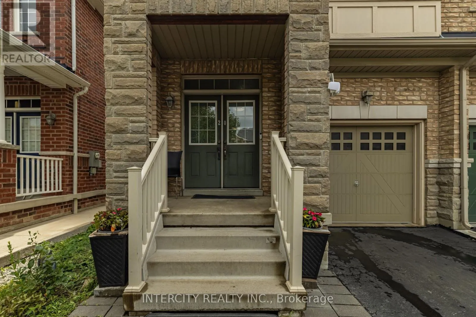 20 VANDERPOOL CRESCENT