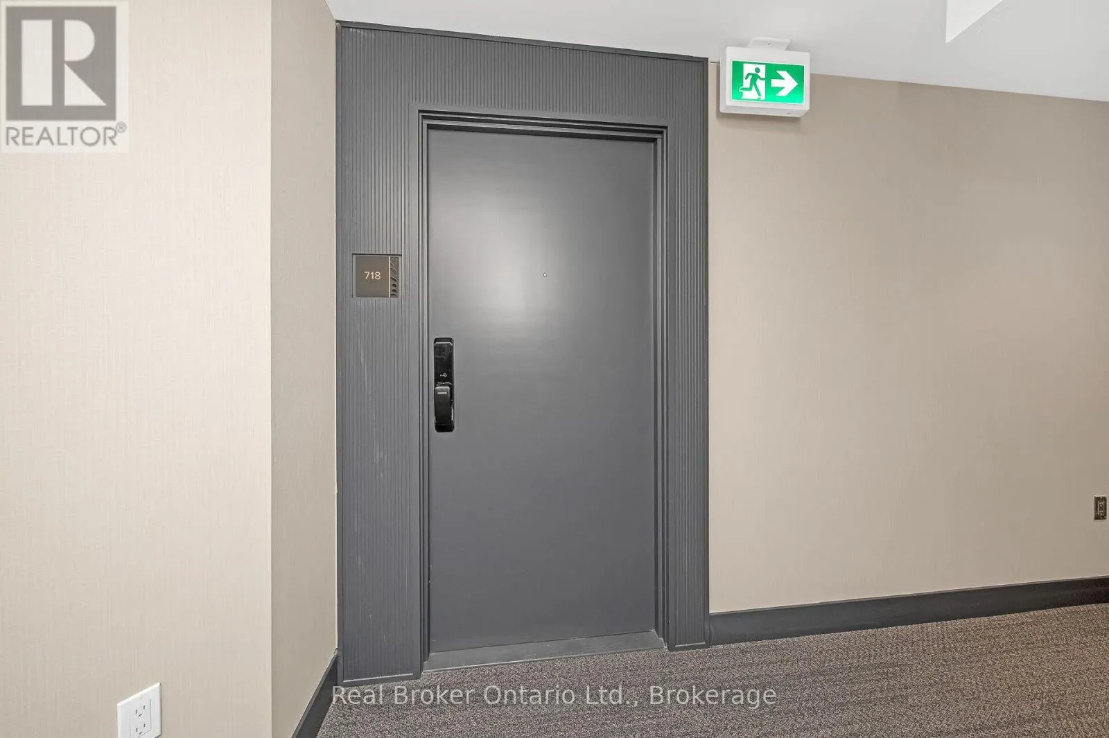 718 - 395 DUNDAS STREET, #718