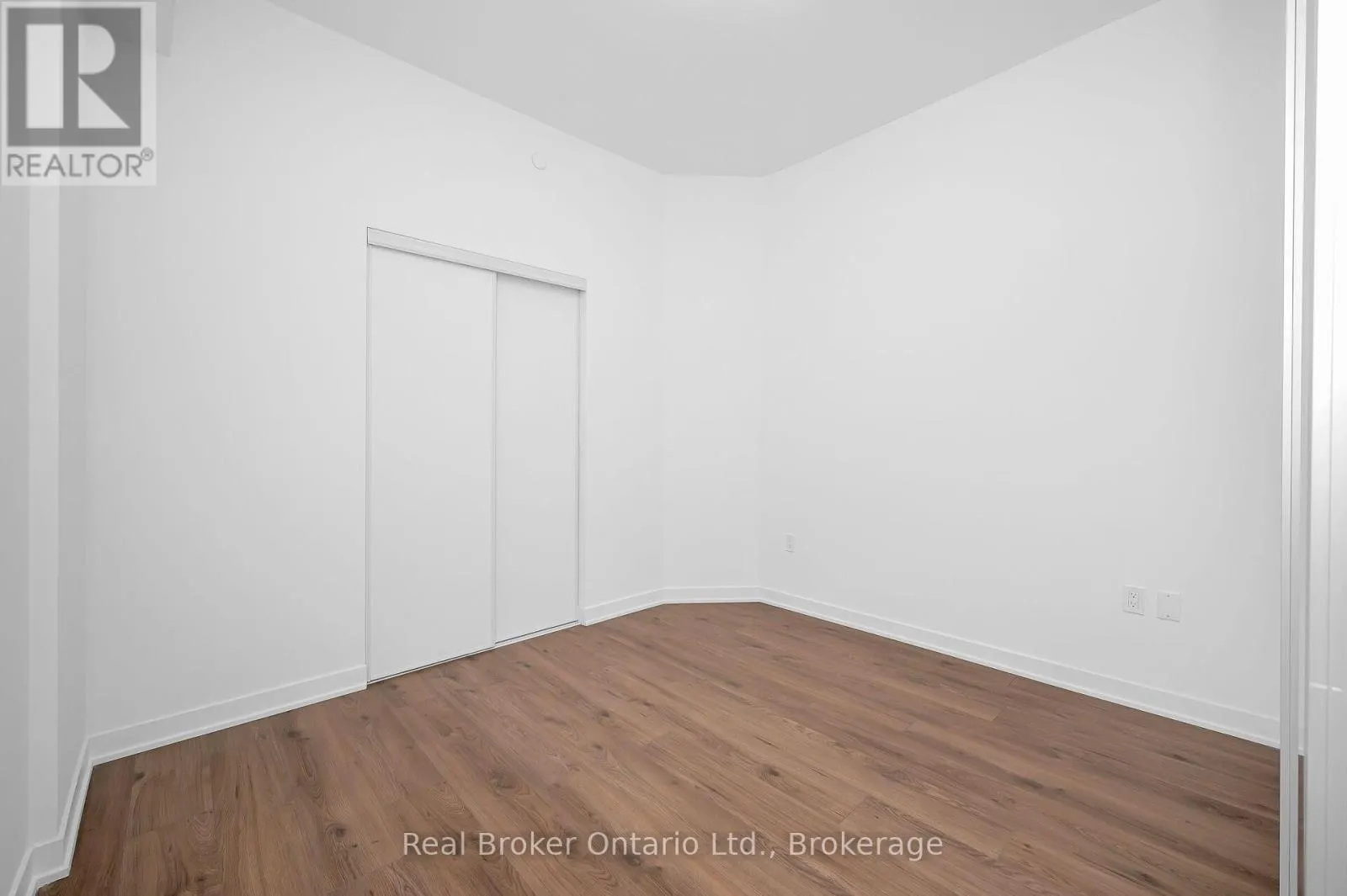718 - 395 DUNDAS STREET, #718