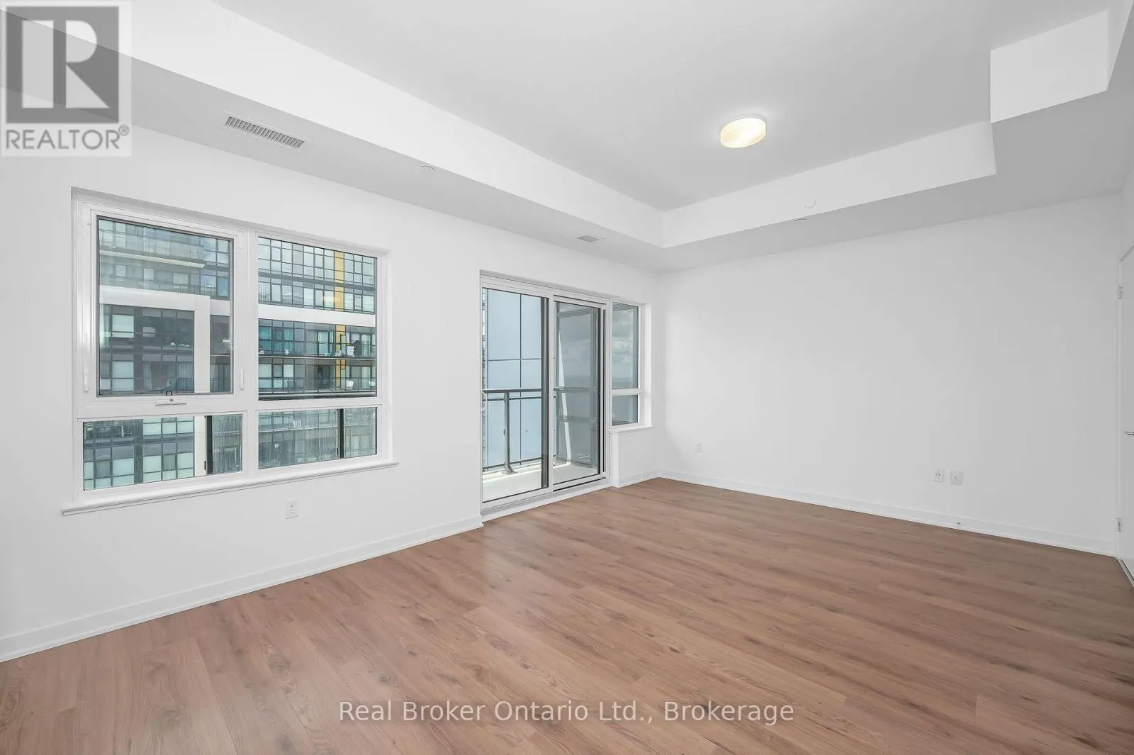 718 - 395 DUNDAS STREET, #718