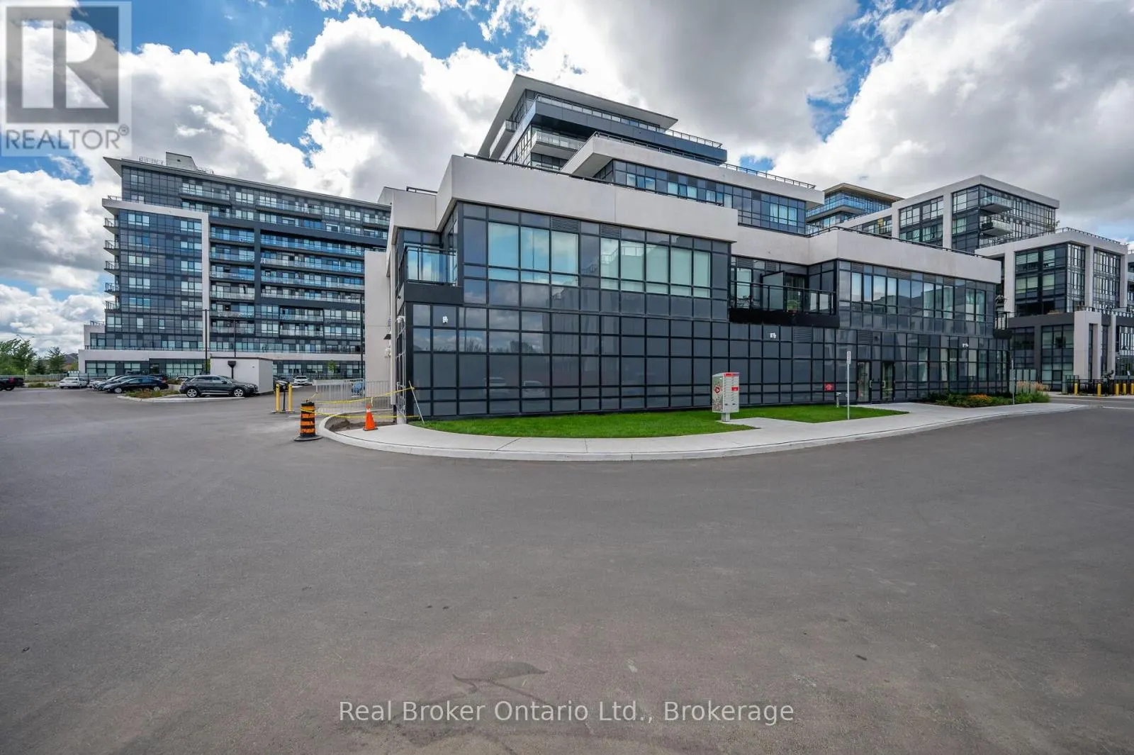 718 - 395 DUNDAS STREET, #718