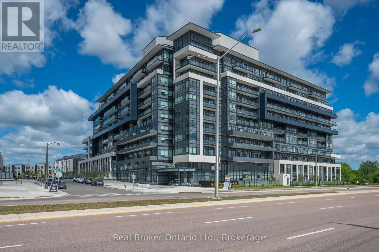 718 - 395 DUNDAS STREET, #718