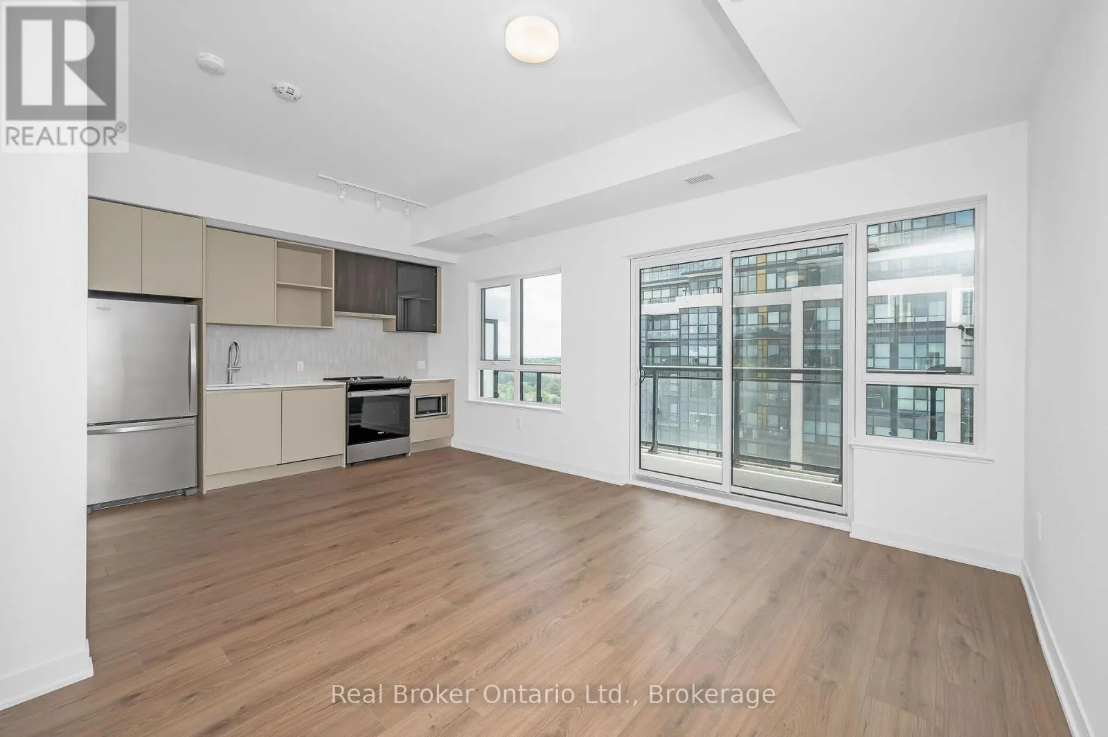 718 - 395 DUNDAS STREET, #718