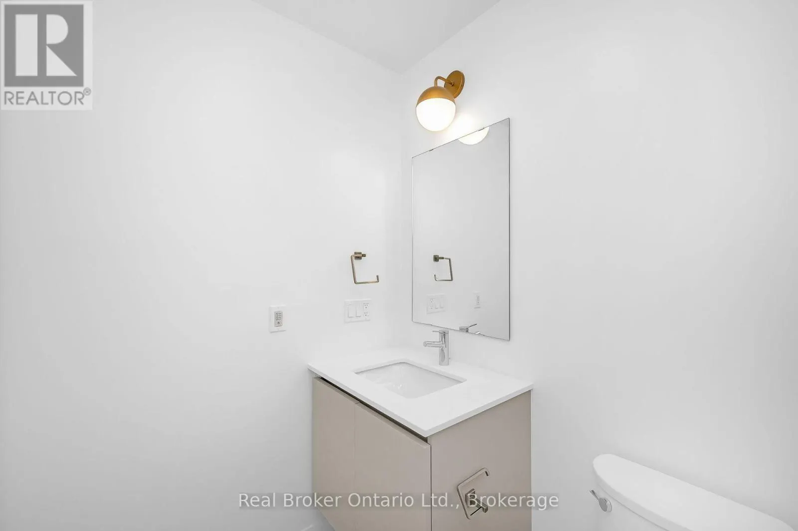 718 - 395 DUNDAS STREET, #718