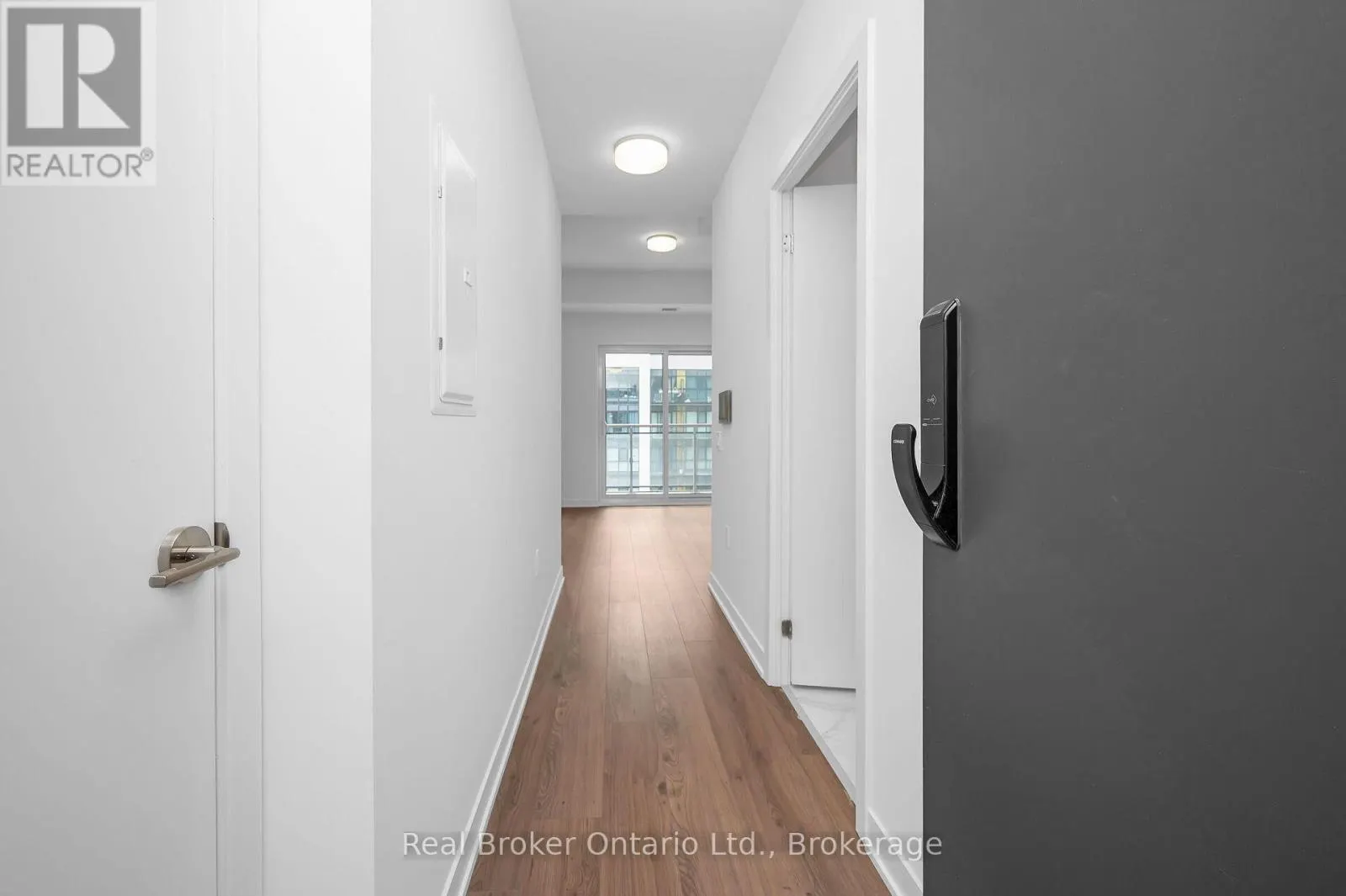 718 - 395 DUNDAS STREET, #718