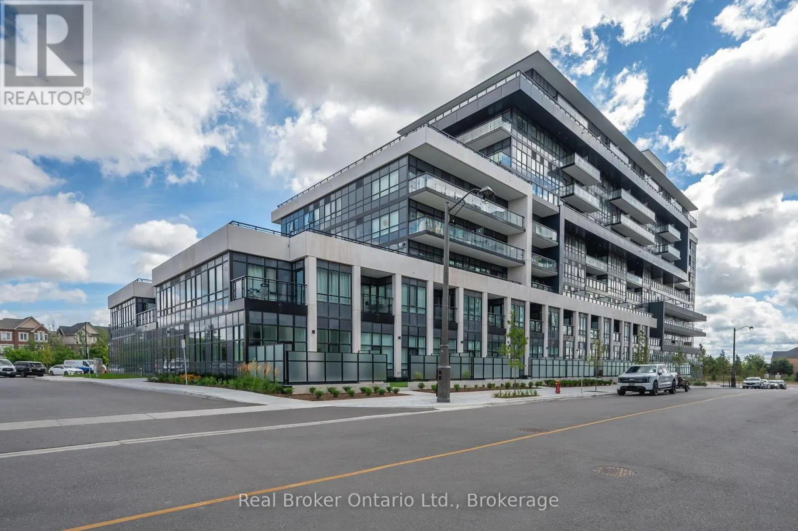 718 - 395 DUNDAS STREET, #718