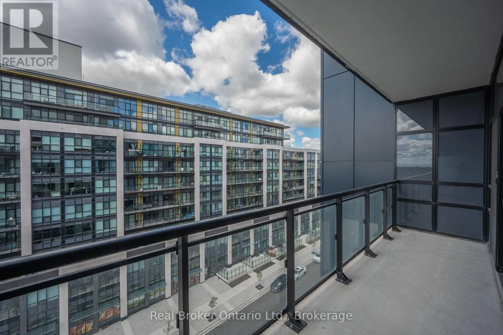 718 - 395 DUNDAS STREET, #718
