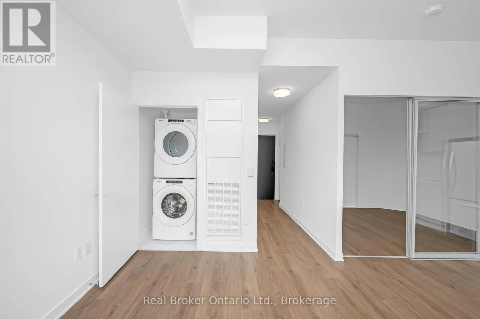 718 - 395 DUNDAS STREET, #718