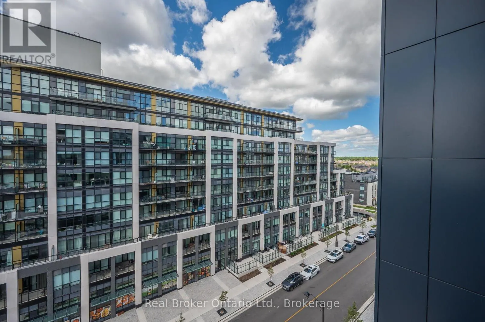 718 - 395 DUNDAS STREET, #718