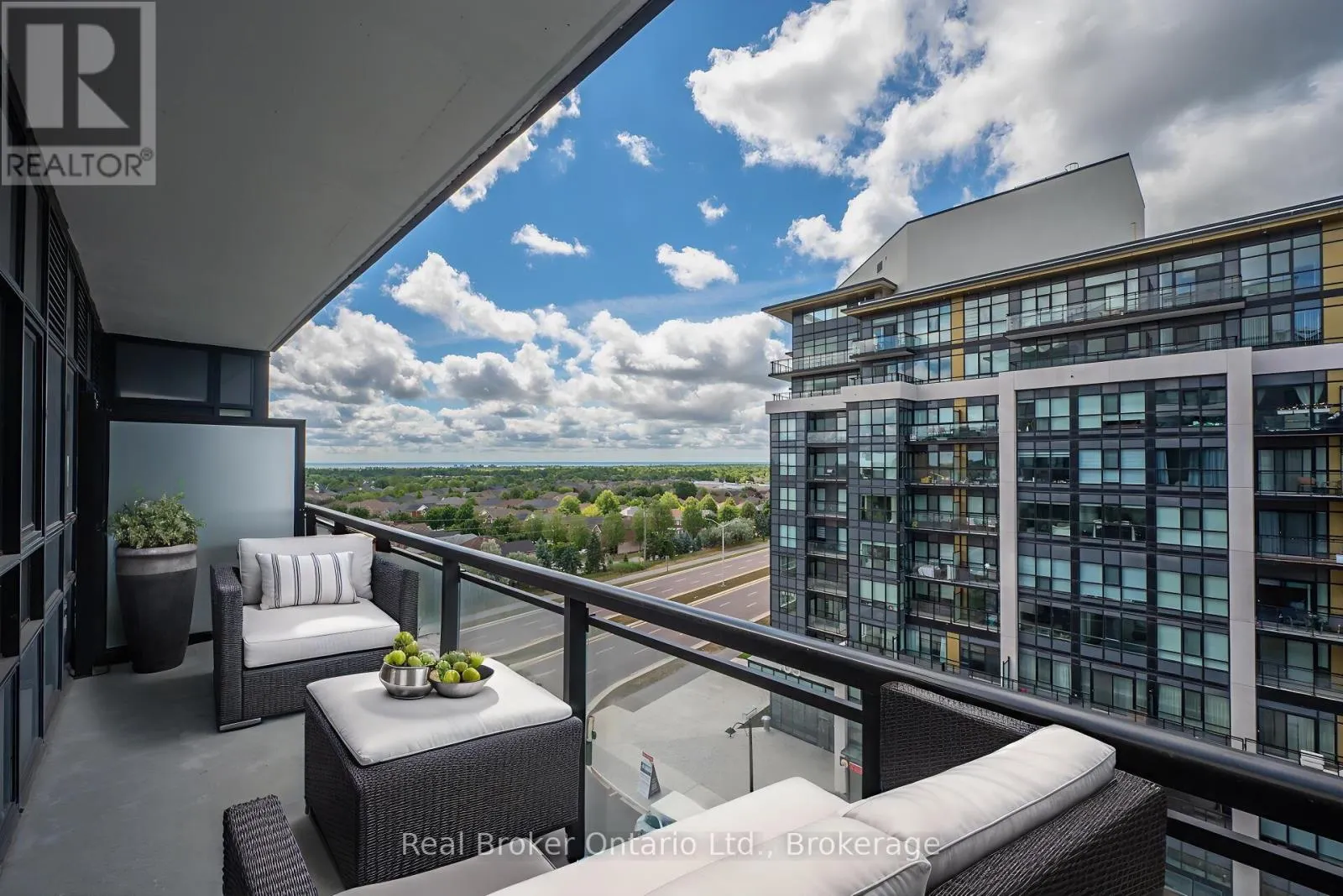 718 - 395 DUNDAS STREET, #718