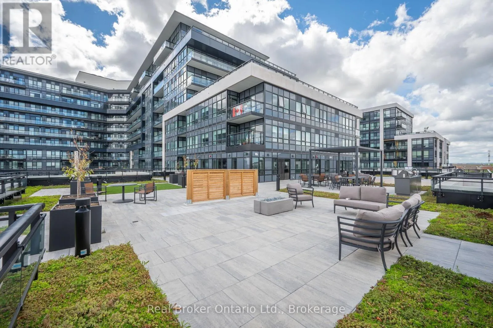 718 - 395 DUNDAS STREET, #718