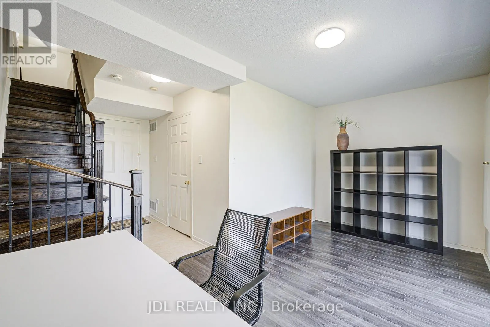 81 - 4950 ALBINA WAY