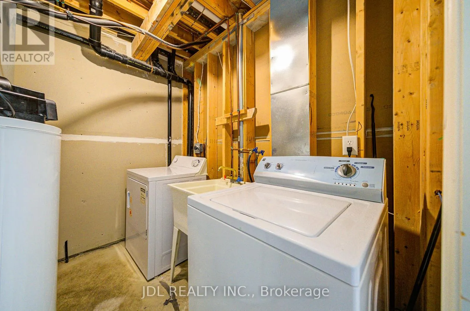 81 - 4950 ALBINA WAY