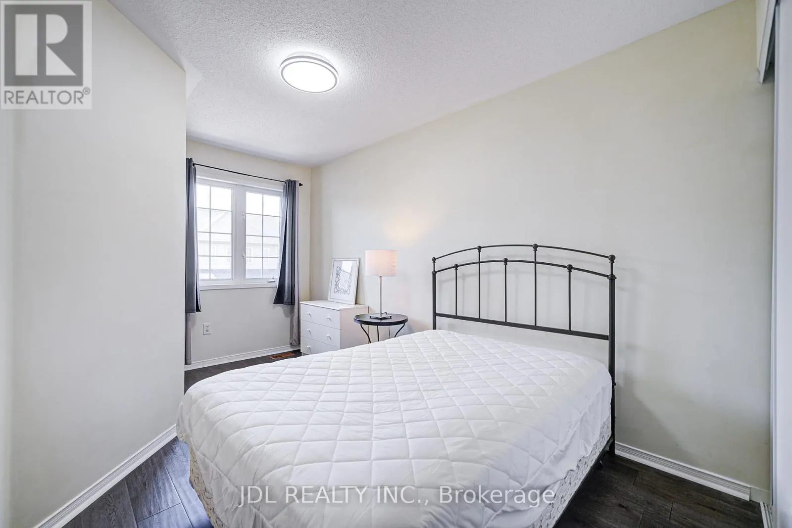 81 - 4950 ALBINA WAY