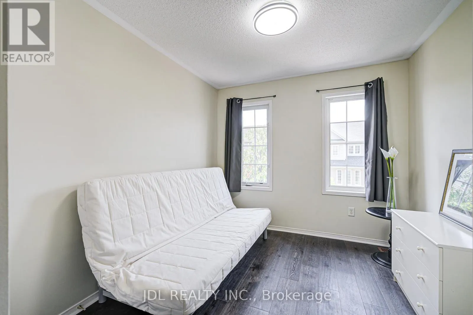 81 - 4950 ALBINA WAY