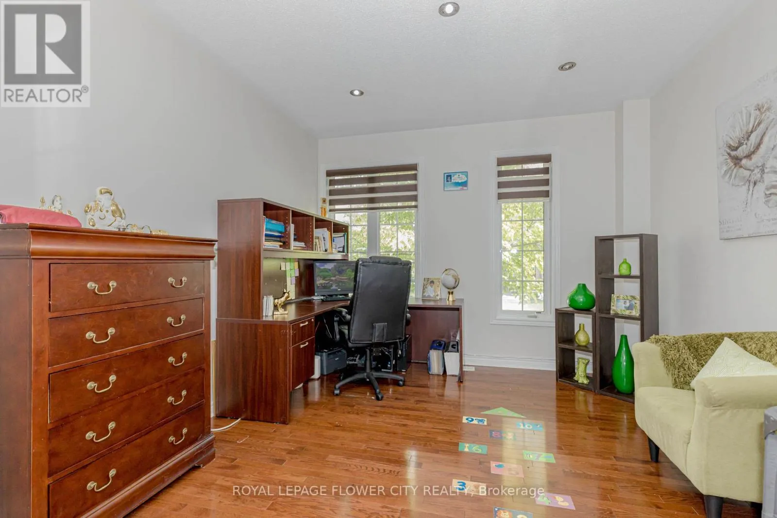 11 VINTONRIDGE DRIVE