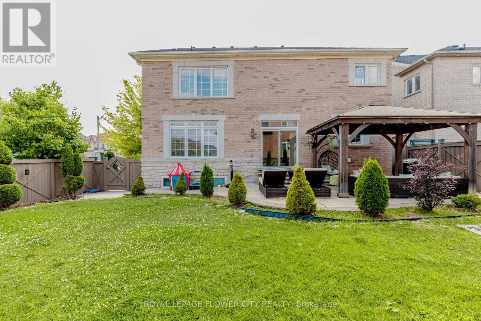 11 VINTONRIDGE DRIVE