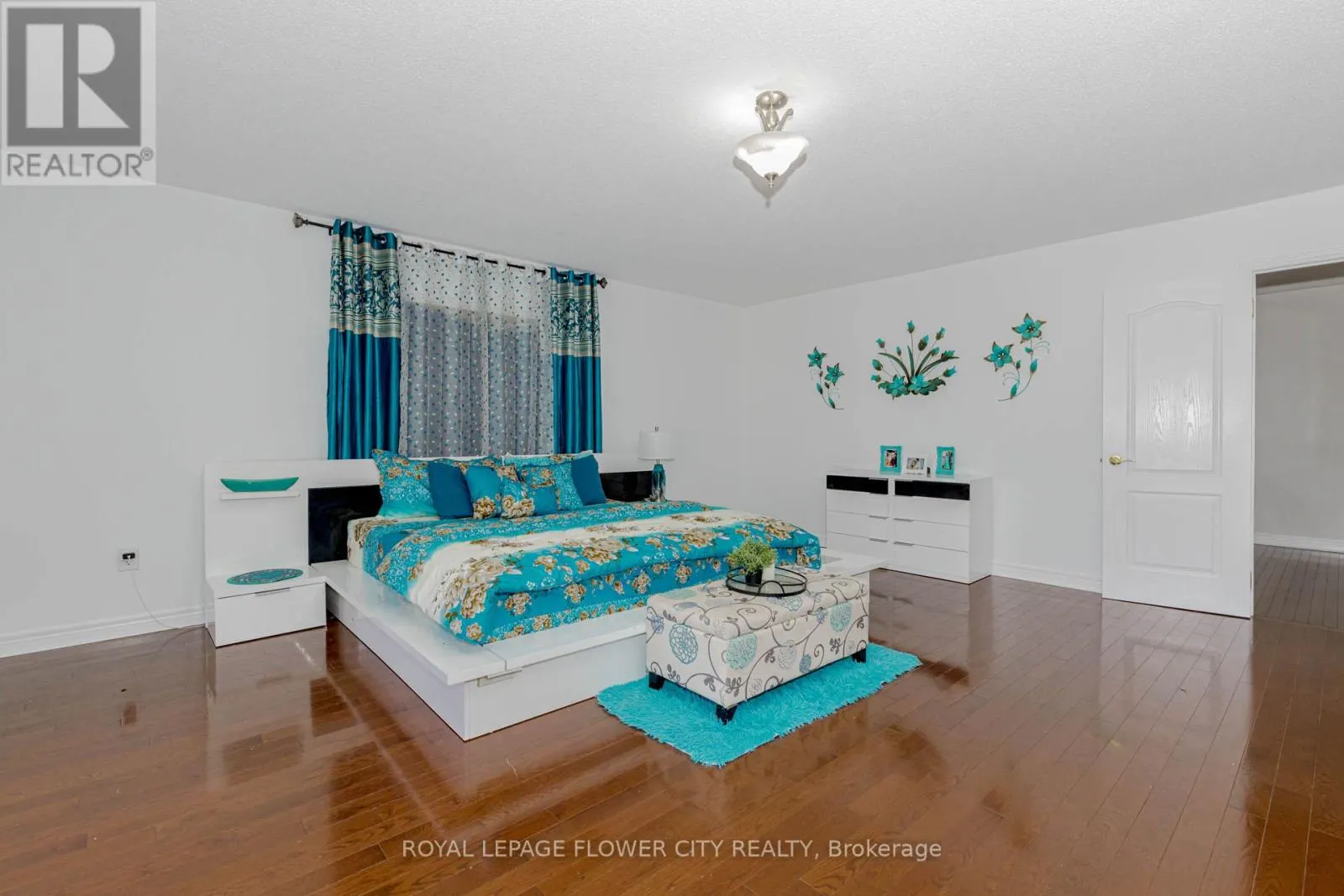 11 VINTONRIDGE DRIVE