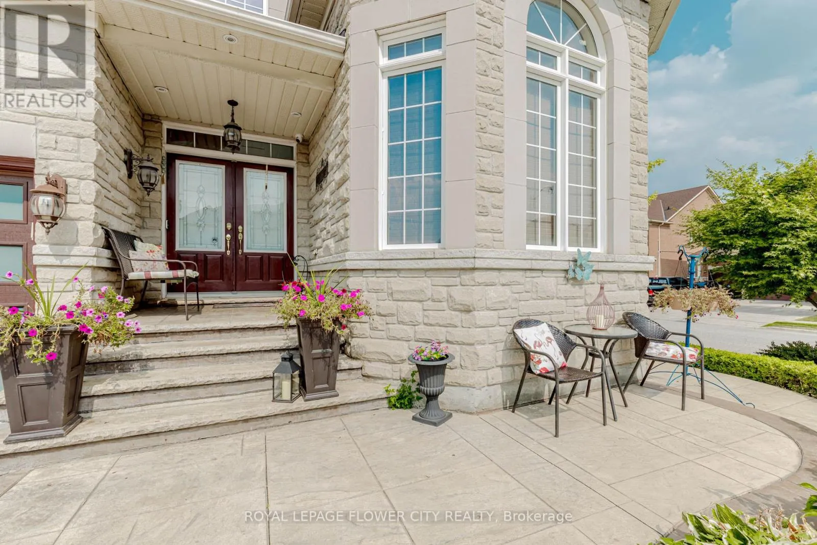 11 VINTONRIDGE DRIVE