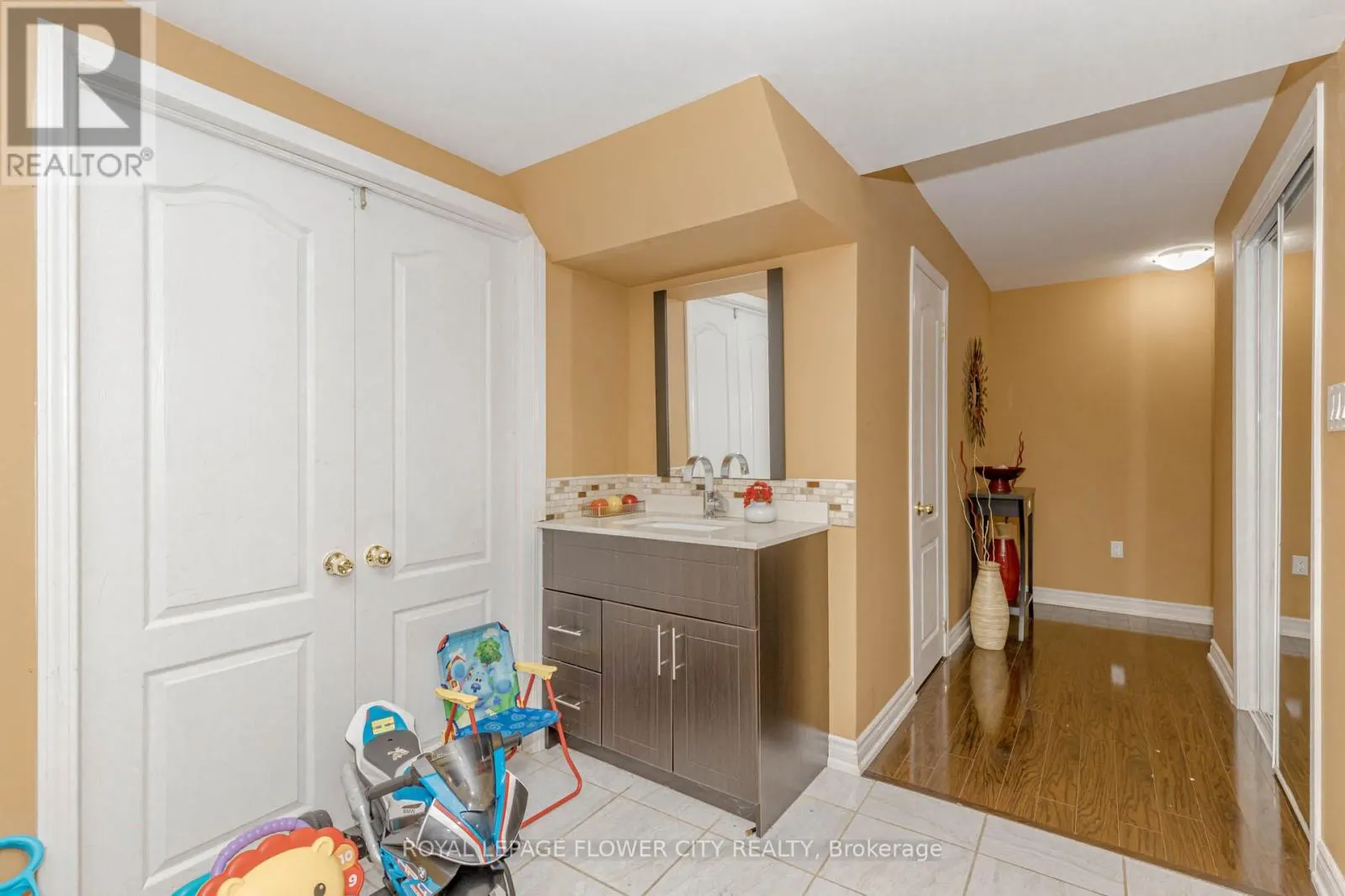 11 VINTONRIDGE DRIVE